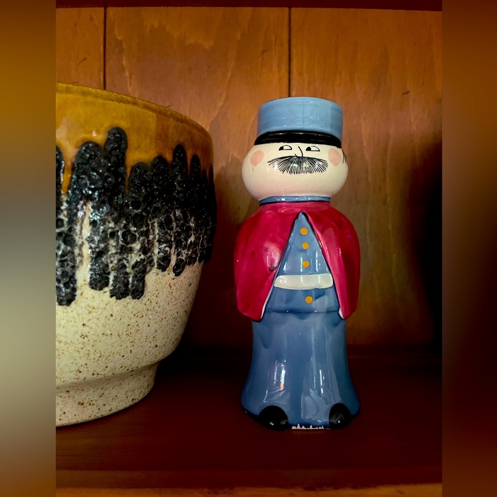 👀 Side-eye Japan Man Piggy Bank 💰